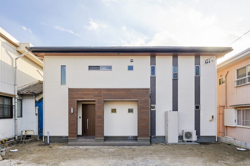 収納力と将来性を備えた、暮らしにフィットする二階建ての家