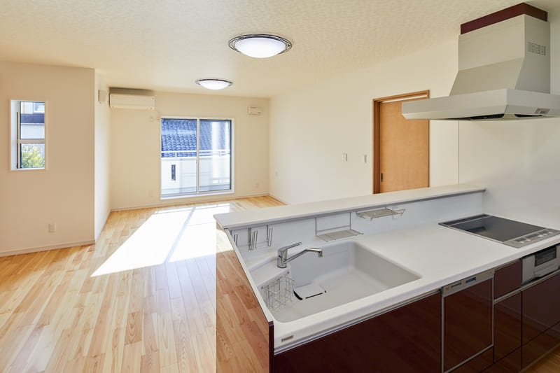 収納力と将来性を備えた、暮らしにフィットする二階建ての家