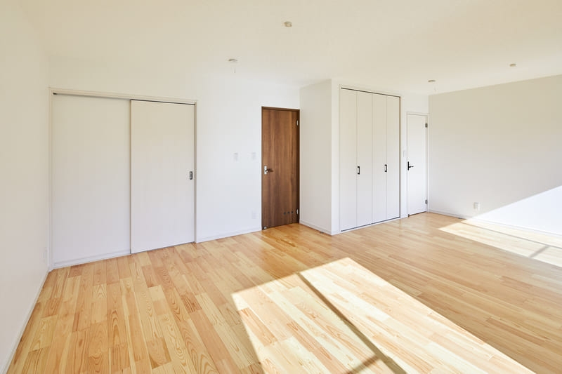 収納力と将来性を備えた、暮らしにフィットする二階建ての家