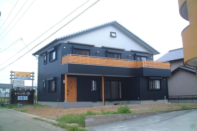 上下階がつながる開放的な家