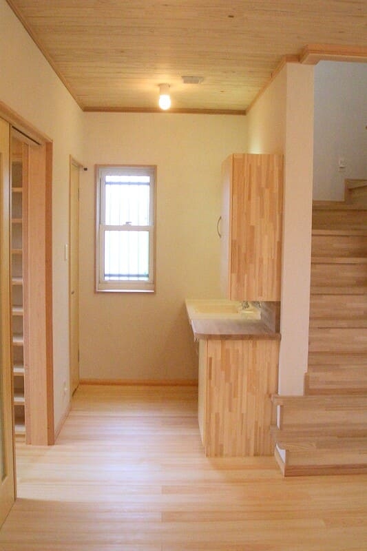 上下階がつながる開放的な家