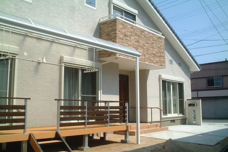 光とつながりを楽しむ家