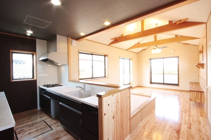 和の意匠を大切にしながらも、現代の暮らしに寄り添う家