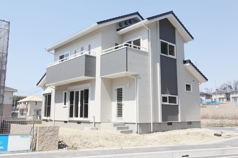 家族をつなぐ、ふたつの吹き抜けの家