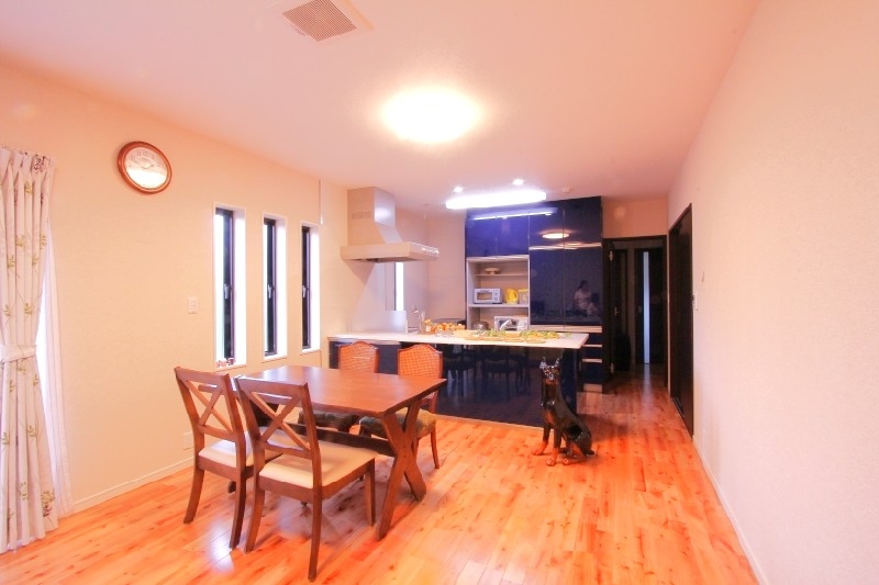 まちと繋がる、商いと暮らしを重ねた家