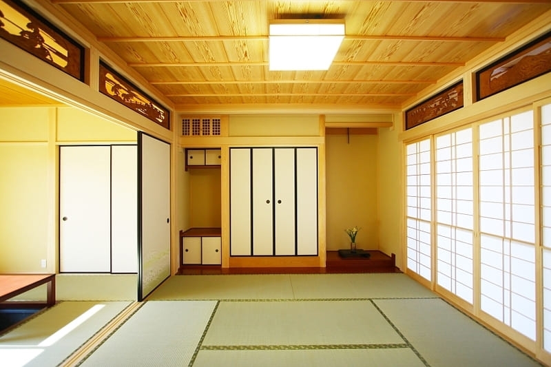 二世帯家族の暮らしを包み込む、和の心と大容量収納の家