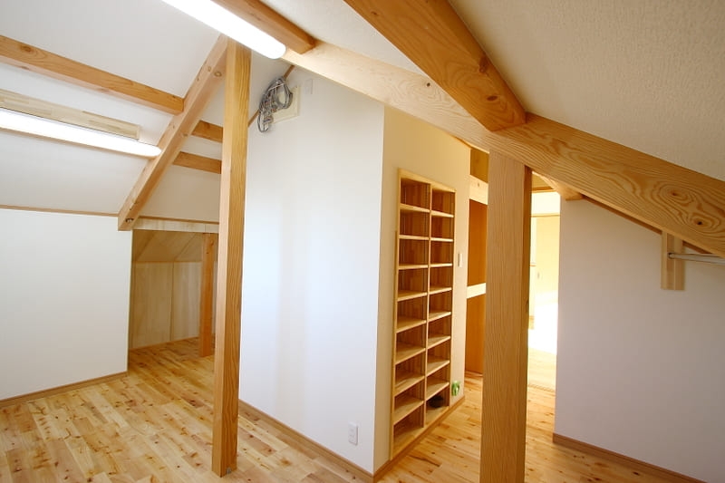 二世帯家族の暮らしを包み込む、和の心と大容量収納の家