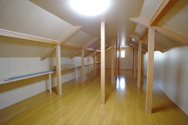 二世帯家族の暮らしを包み込む、和の心と大容量収納の家